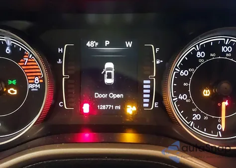 2017 Jeep Cherokee Latitude 4X4 из США, поврежденный, VIN 1C4PJMCS3HW606482